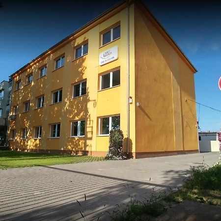 Dig Build Apartmanhaz Hotel Gyula Exterior foto